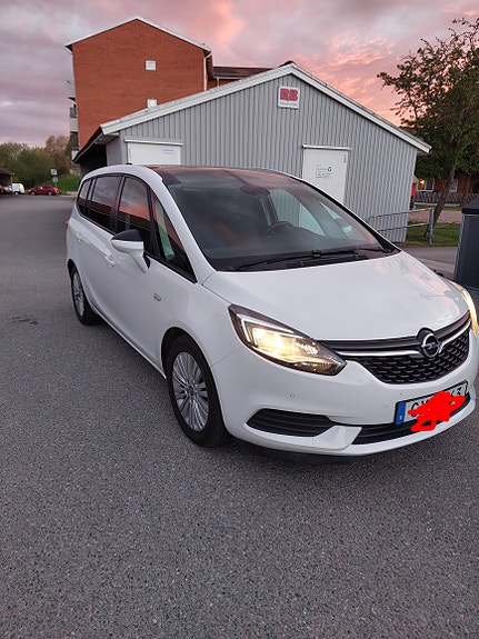Opel Zafira Tourer 2 of 7