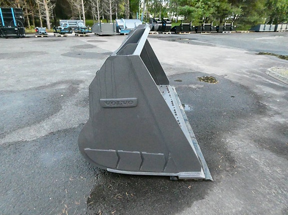 Volvo 3kbm Grusskopa med bultat Sparskär L90,L110,L120 4 of 6