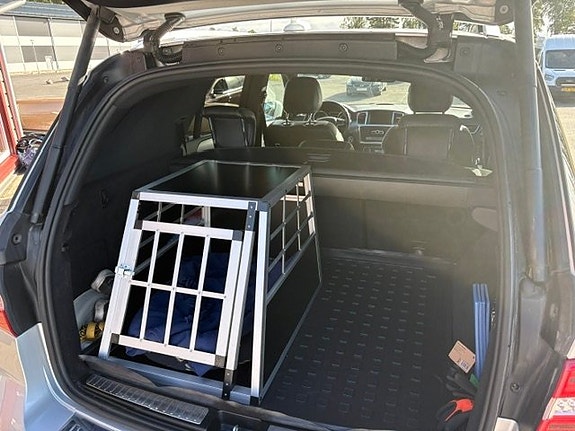 Mercedes-Benz ML350 7 of 8