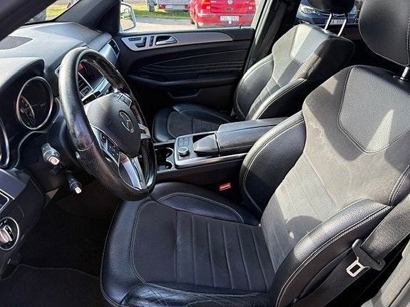 Mercedes-Benz ML350 5 of 8