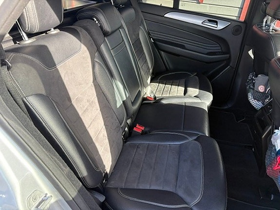 Mercedes-Benz ML350 6 of 8
