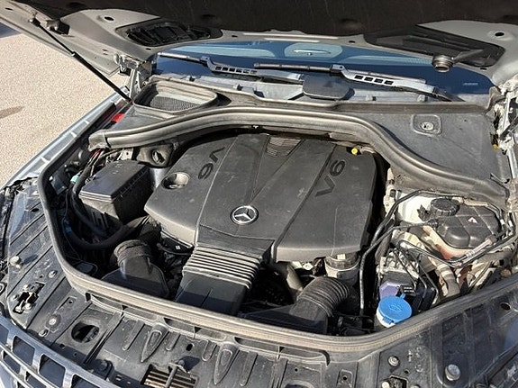 Mercedes-Benz ML350 8 of 8