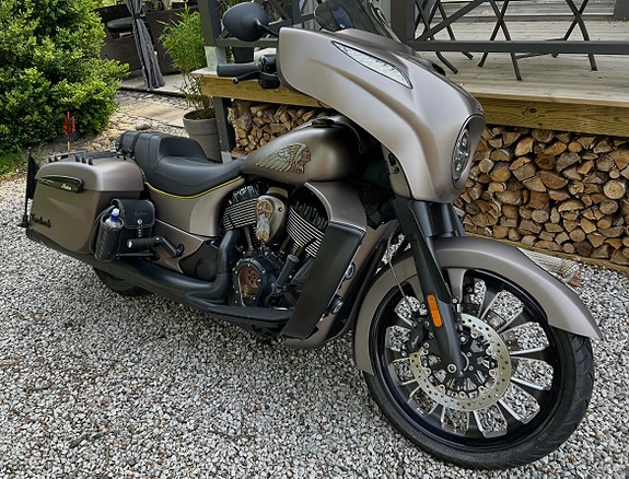 INDIAN Chieftain Dark Horse 2 of 9