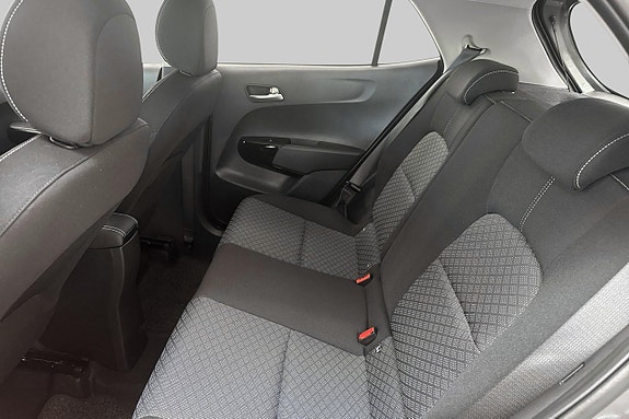 Kia Picanto 9 of 17