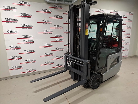 Nissan 1500kg Triplex 5,5m 5 of 6