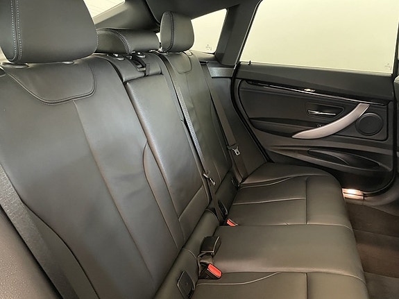 BMW 320 12 of 26