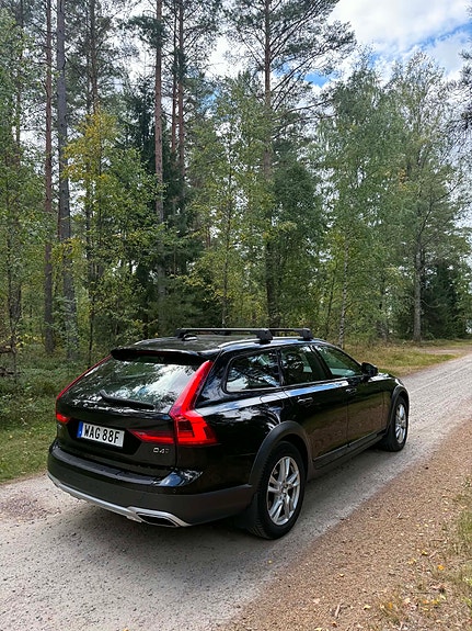 Volvo V90 Cross Country 2 of 6