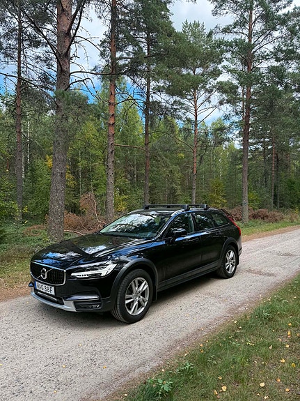 Volvo V90 Cross Country 3 of 6