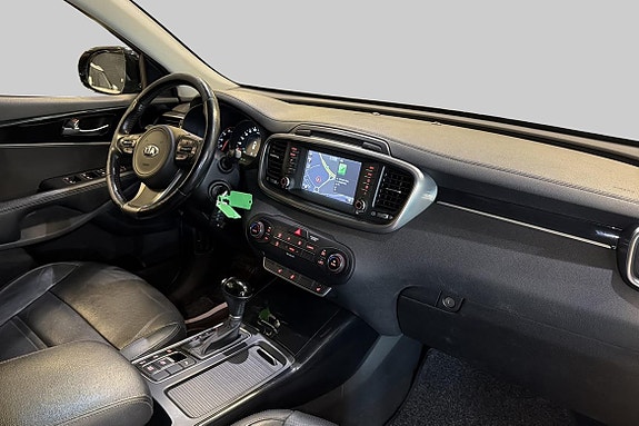 Kia Sorento 4 of 17