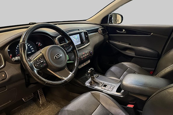 Kia Sorento 10 of 17