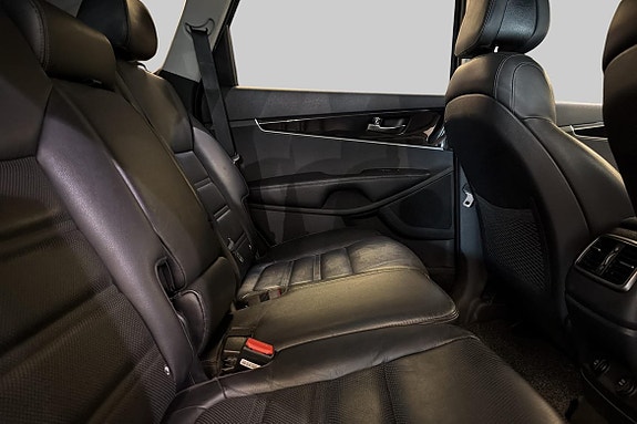 Kia Sorento 5 of 17