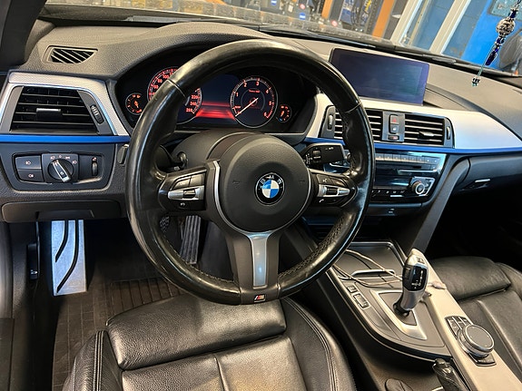 BMW 318d 3 of 5