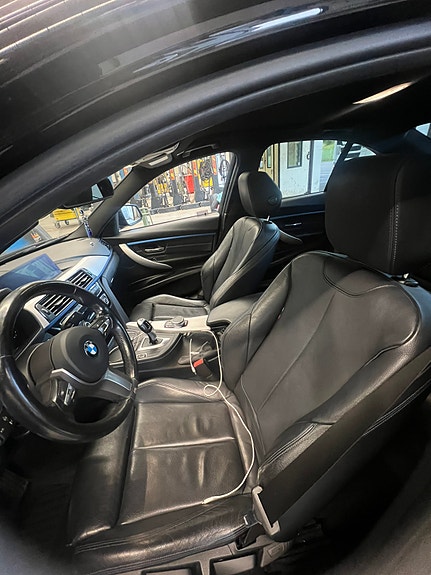 BMW 318d 4 of 5