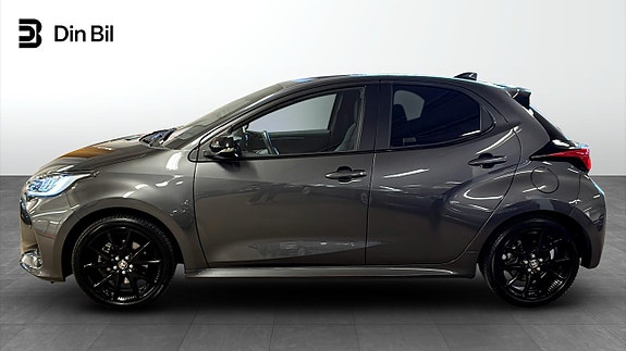 Toyota Yaris 2 of 12