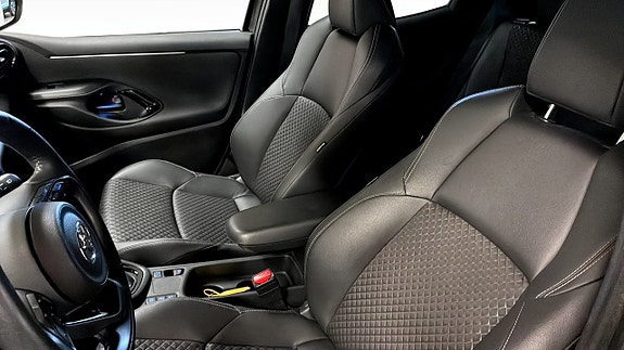 Toyota Yaris 8 of 12