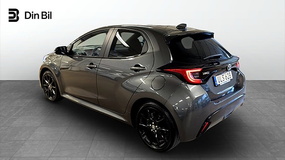 Toyota Yaris 3 of 12