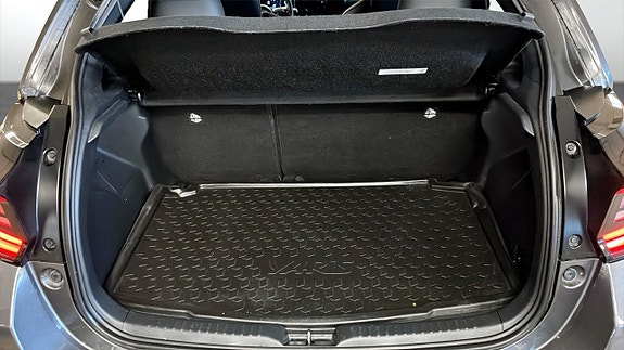 Toyota Yaris 12 of 12