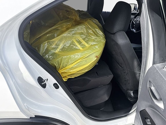Lexus UX250h 7 of 26
