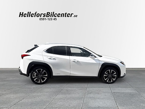 Lexus UX250h 17 of 26