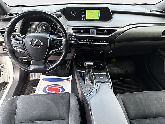 Lexus UX250h 8 of 26