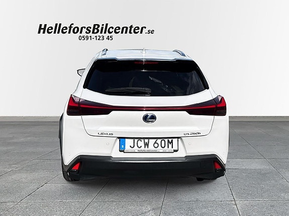 Lexus UX250h 4 of 26