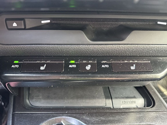 Lexus UX250h 22 of 26