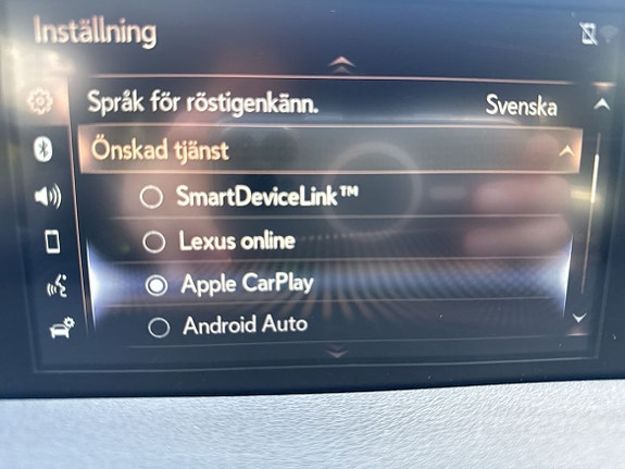 Lexus UX250h 20 of 26