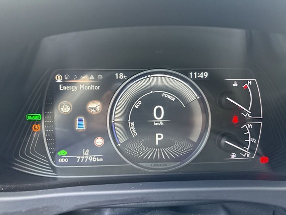Lexus UX250h 14 of 26