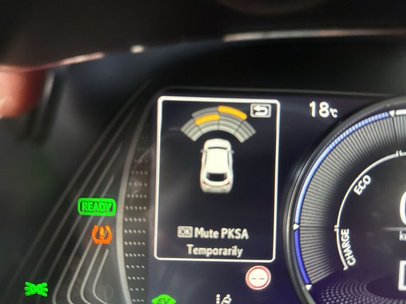 Lexus UX250h 24 of 26