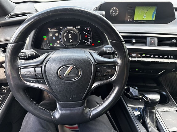 Lexus UX250h 9 of 26