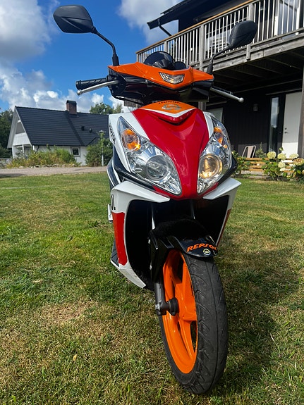 Honda NSC50-R 2 of 7