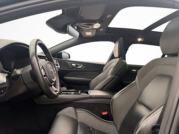 Volvo V60 14 of 30