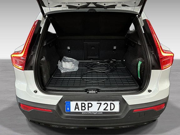 Volvo EX40 11 of 15
