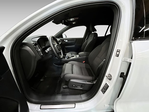 Volvo EX40 9 of 15