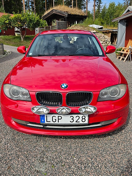 BMW 116i 3 of 12