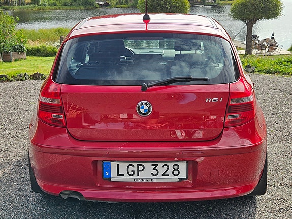 BMW 116i 4 of 12
