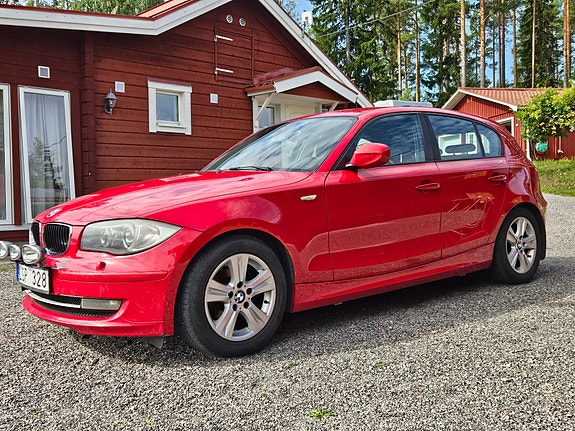 BMW 116i 2 of 12