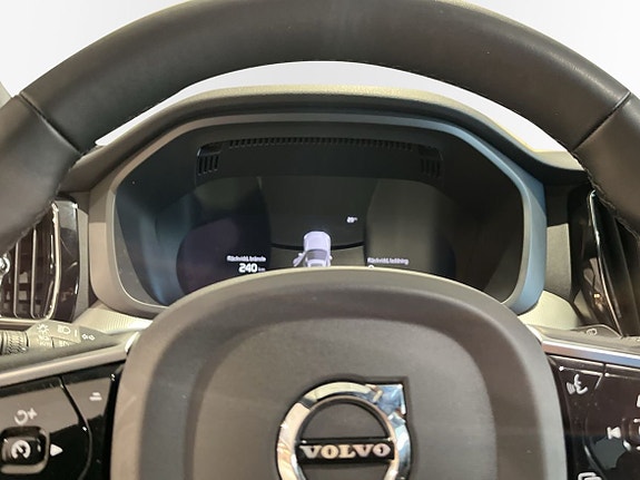 Volvo XC60 12 of 14
