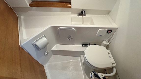Nimbus W9 T-TOP -21 Inboard "READY TO CRUISE" 9 of 10