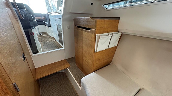 Nimbus W9 T-TOP -21 Inboard "READY TO CRUISE" 8 of 10
