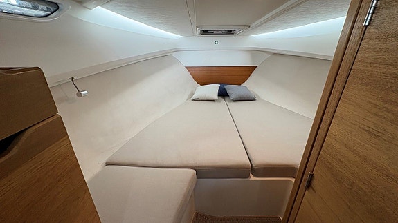 Nimbus W9 T-TOP -21 Inboard "READY TO CRUISE" 7 of 10