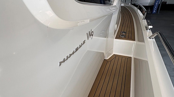 Nimbus W9 T-TOP -21 Inboard "READY TO CRUISE" 10 of 10