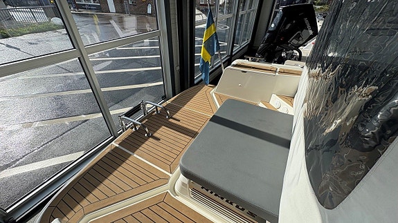 Nimbus W9 T-TOP -21 Inboard "READY TO CRUISE" 3 of 10