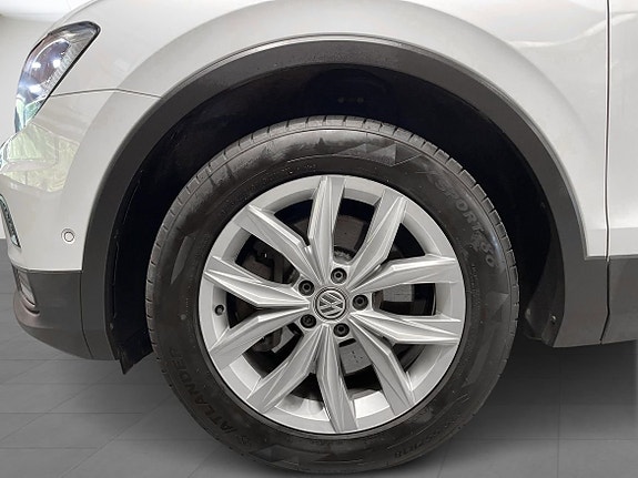 Volkswagen Tiguan 14 of 25