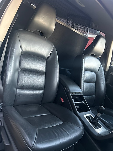 Volvo V70 3 of 4