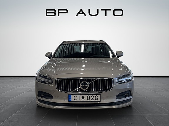 Volvo V90 2 of 21