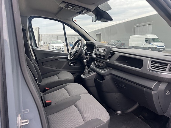 Renault Trafic 10 of 11