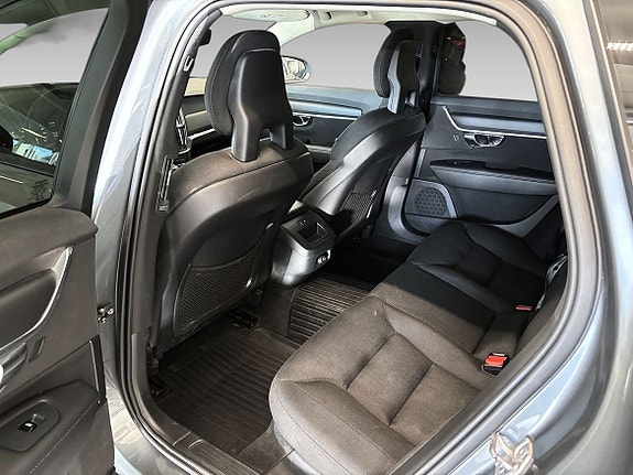 Volvo V90 10 of 13