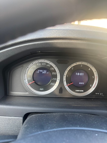Volvo V70 3 of 3