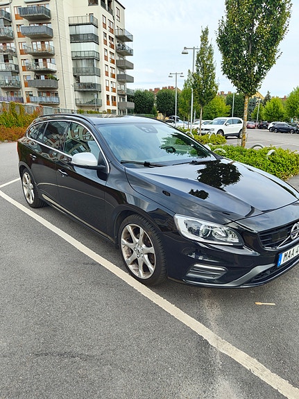 Volvo V60 2 of 10